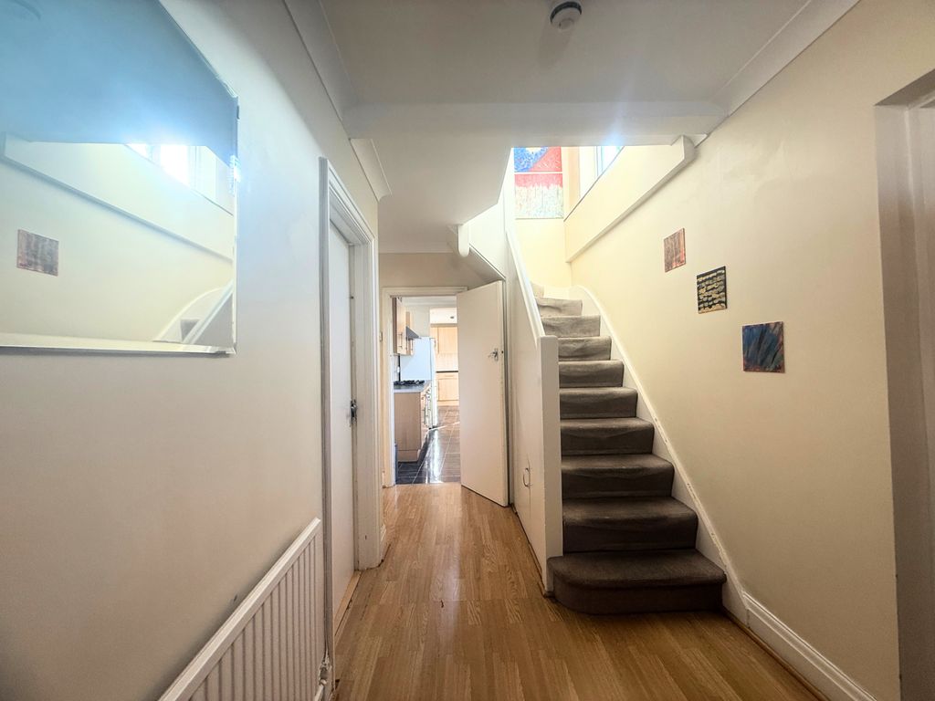 Property photo 3 of 25