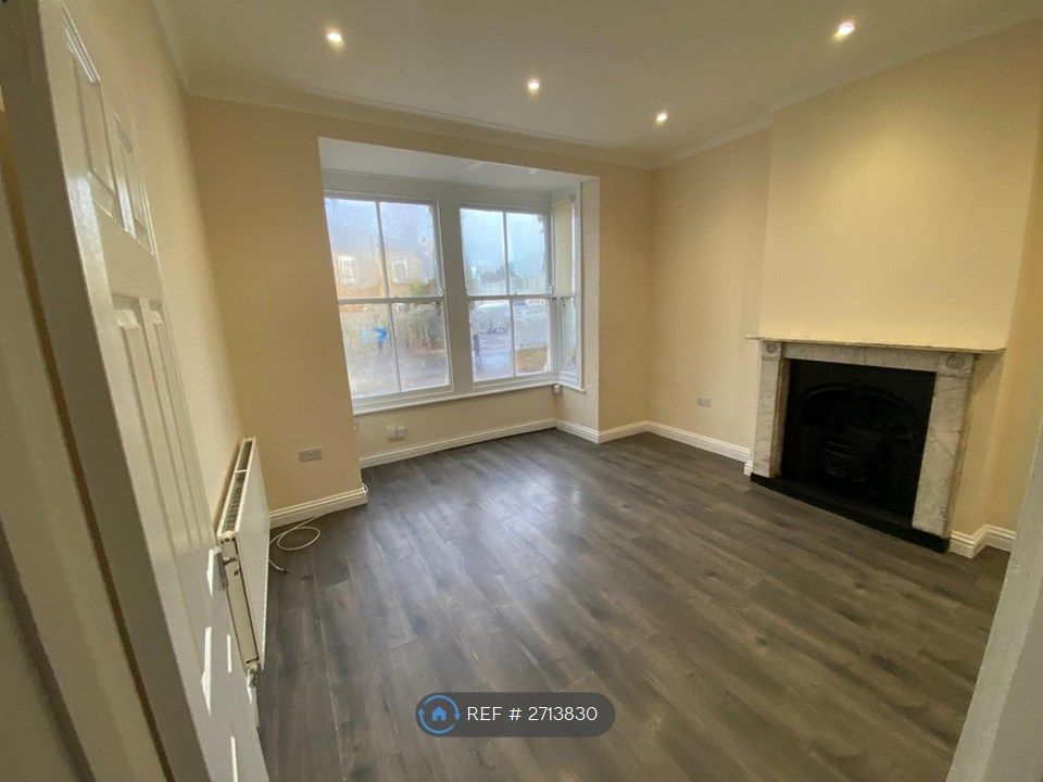 Property photo 2 of 19 Living Room