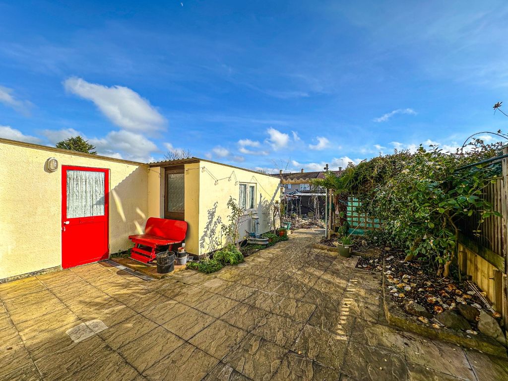 Property photo 2 of 24 4667448
