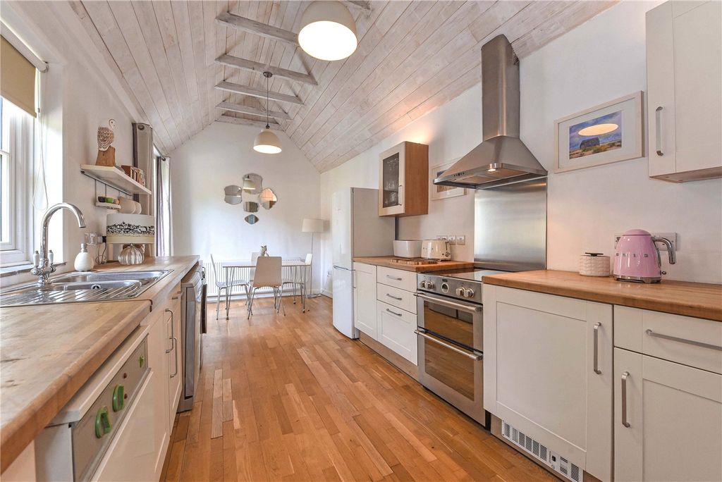 Property photo 3 of 14 Kitchen