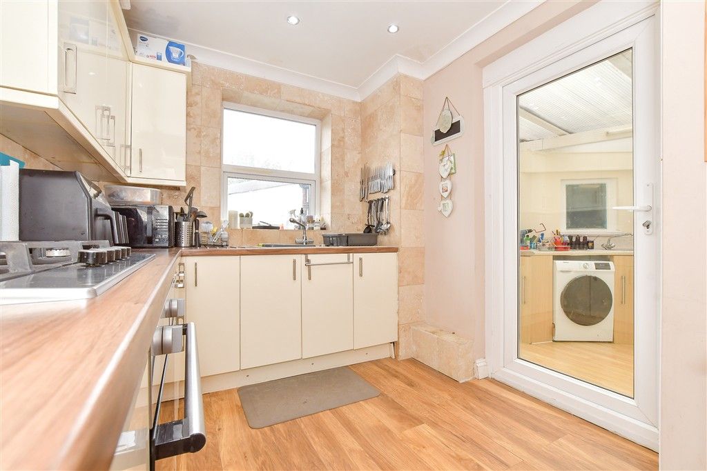 Property photo 1 of 10 Kitchen