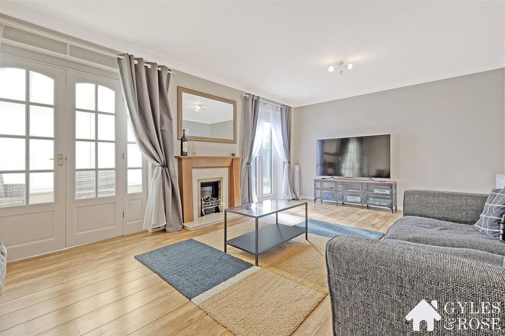 Property photo 3 of 17 Living Room