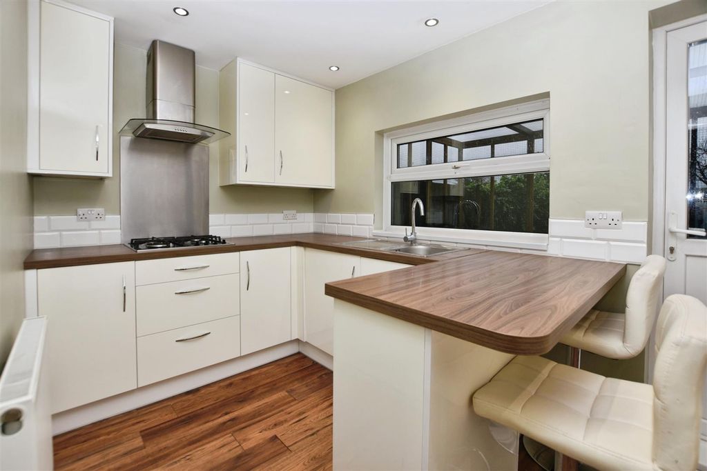 Property photo 2 of 10 Breakfast Kitchen