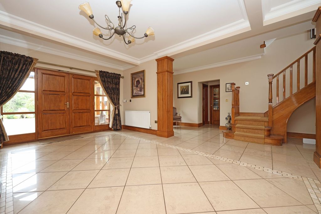 Property photo 2 of 33