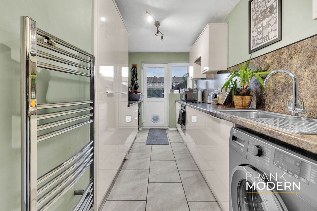 Property photo 2 of 30 Kitchen