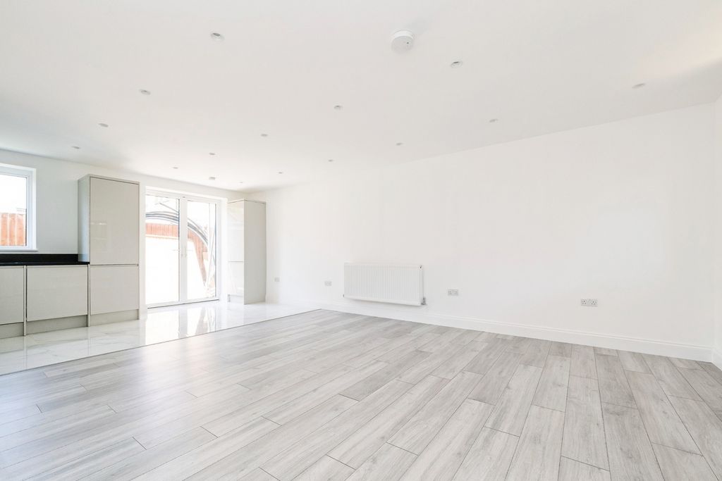 Property photo 3 of 23 Pbox-Img.Jpg