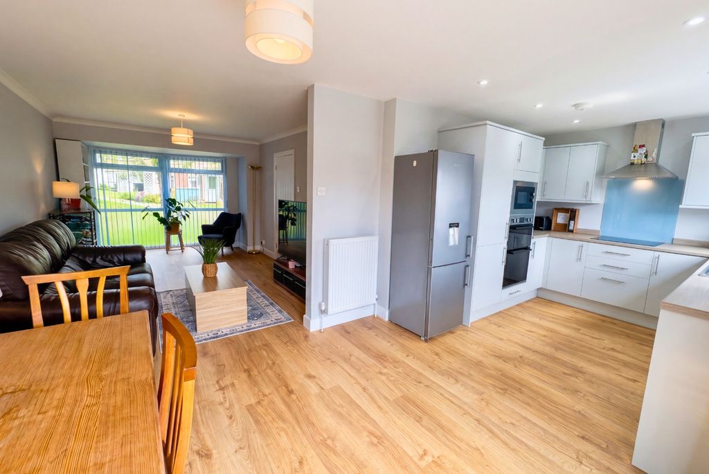 Property photo 2 of 20 5125995