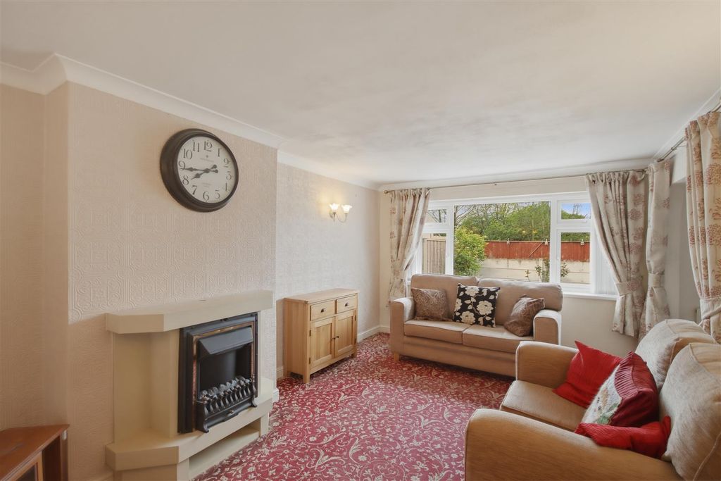 Property photo 2 of 16 'l' Shaped Lounge/Diner