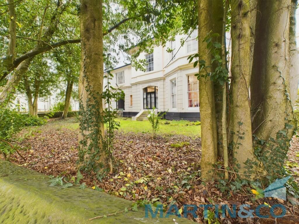Property photo 2 of 60