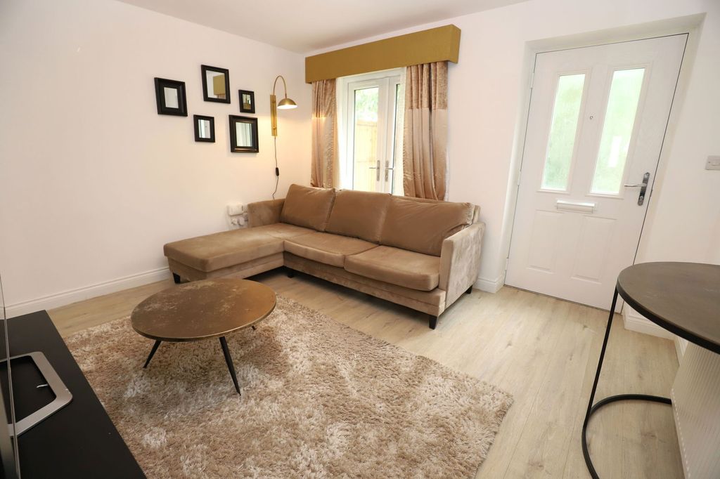 Property photo 3 of 27