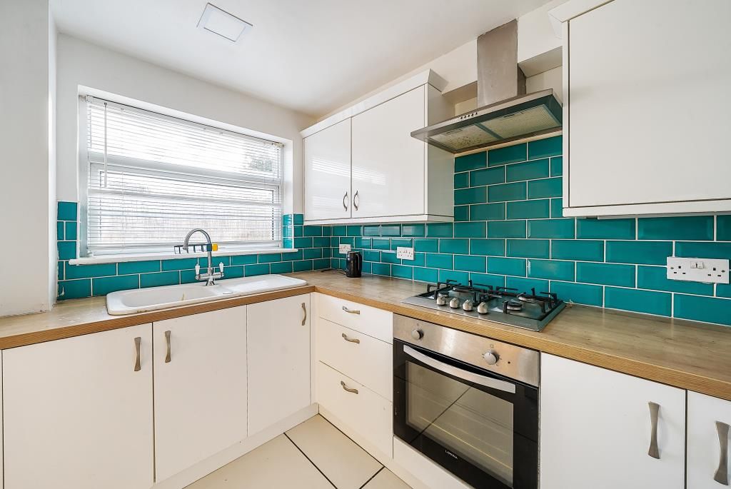 Property photo 3 of 10 Kitchen