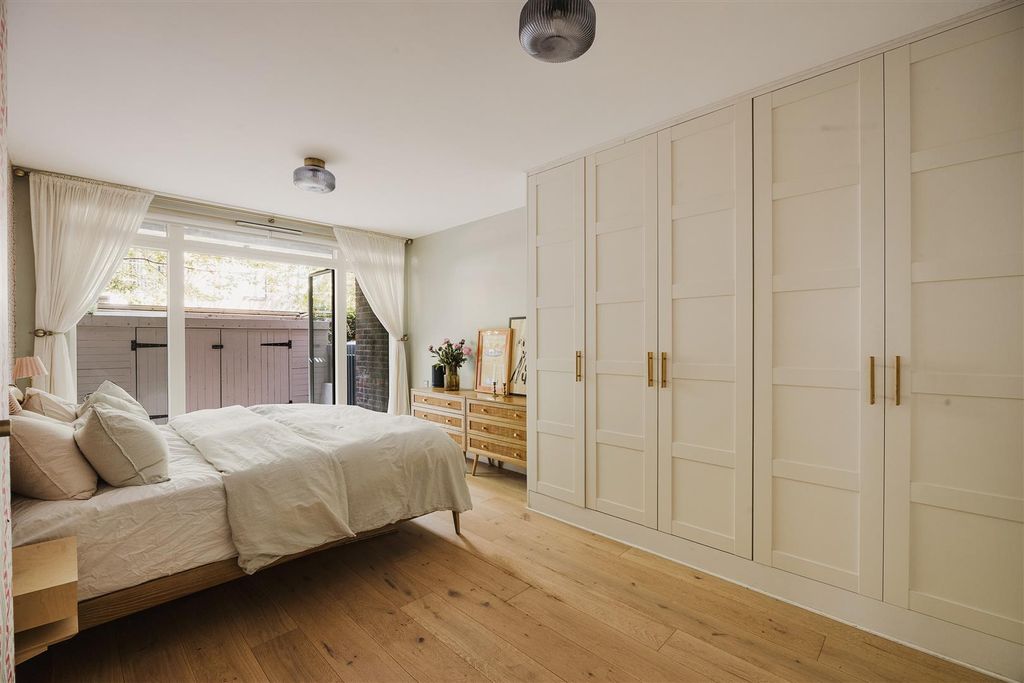 Property photo 3 of 42 Hebden Street, E2