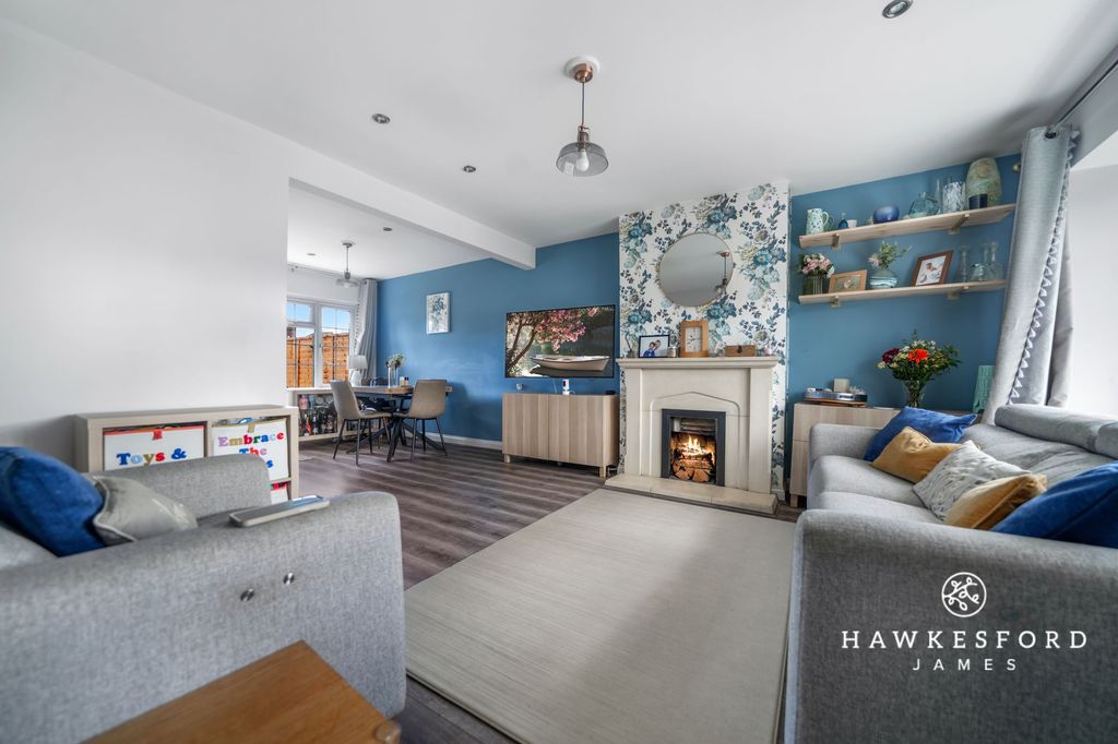 Property photo 2 of 13 Staple Close, Sittingbourne - Lounge/Diner