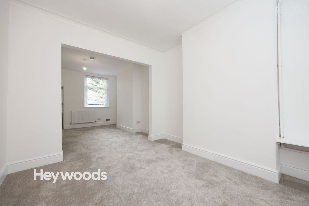 Property photo 3 of 37