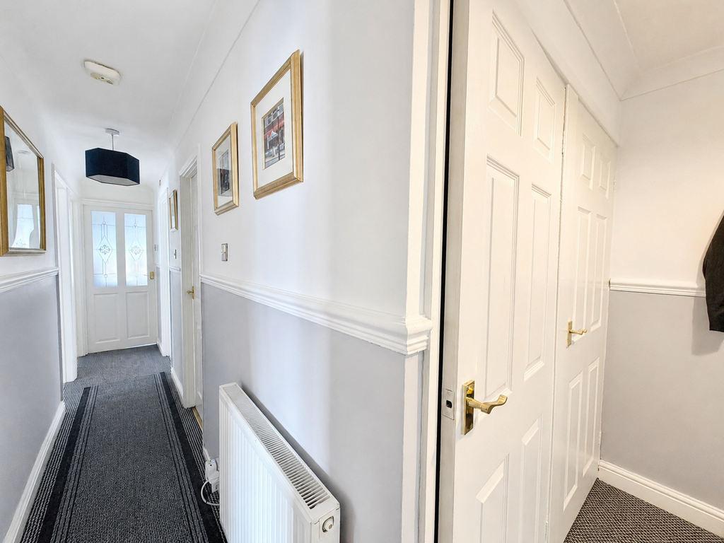 Property photo 3 of 18 Hallway