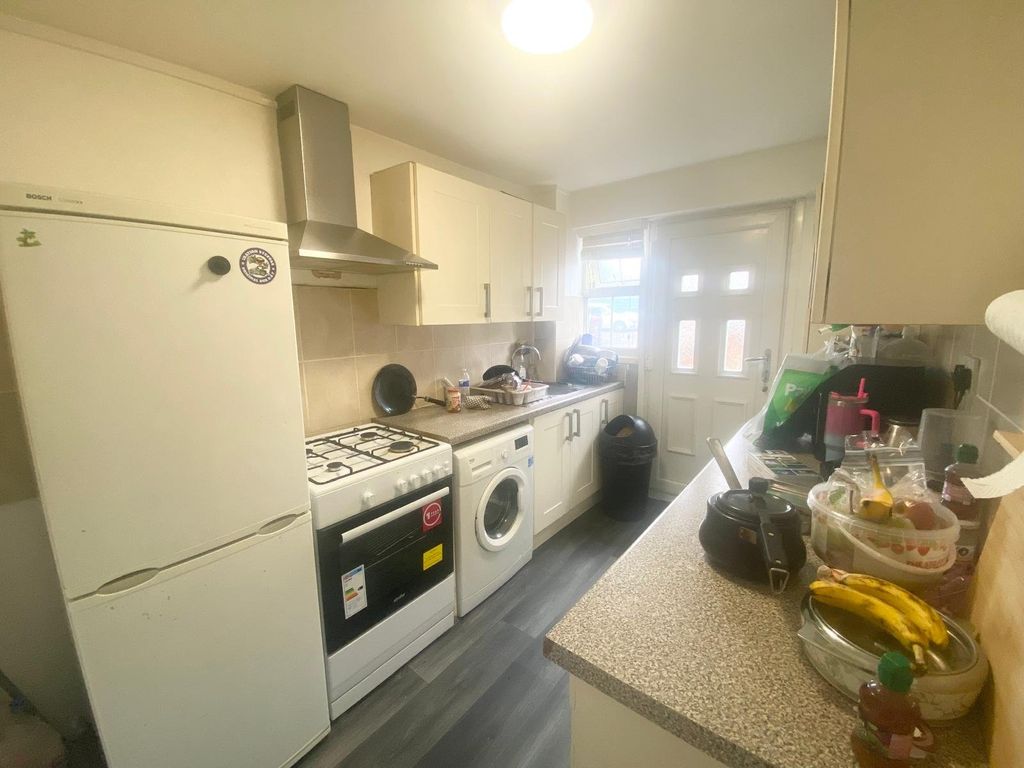 Property photo 2 of 6 Picture No. 40