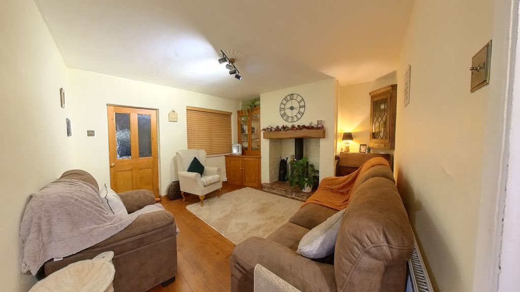 Property photo 2 of 31