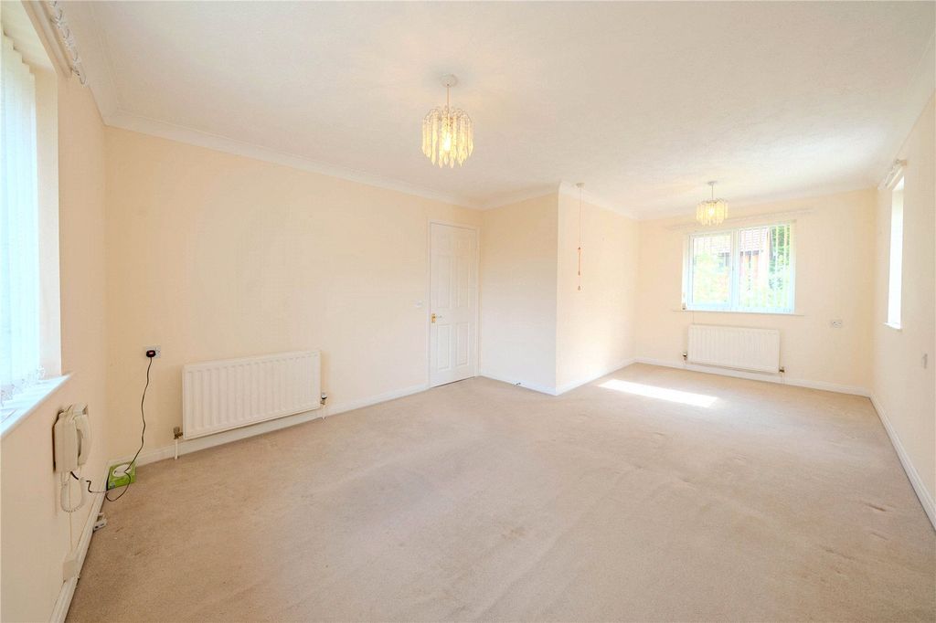 Property photo 2 of 9 Picture No. 18