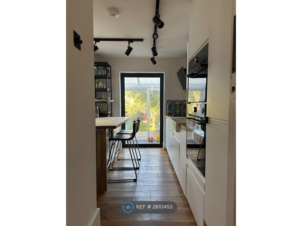 Property photo 2 of 35