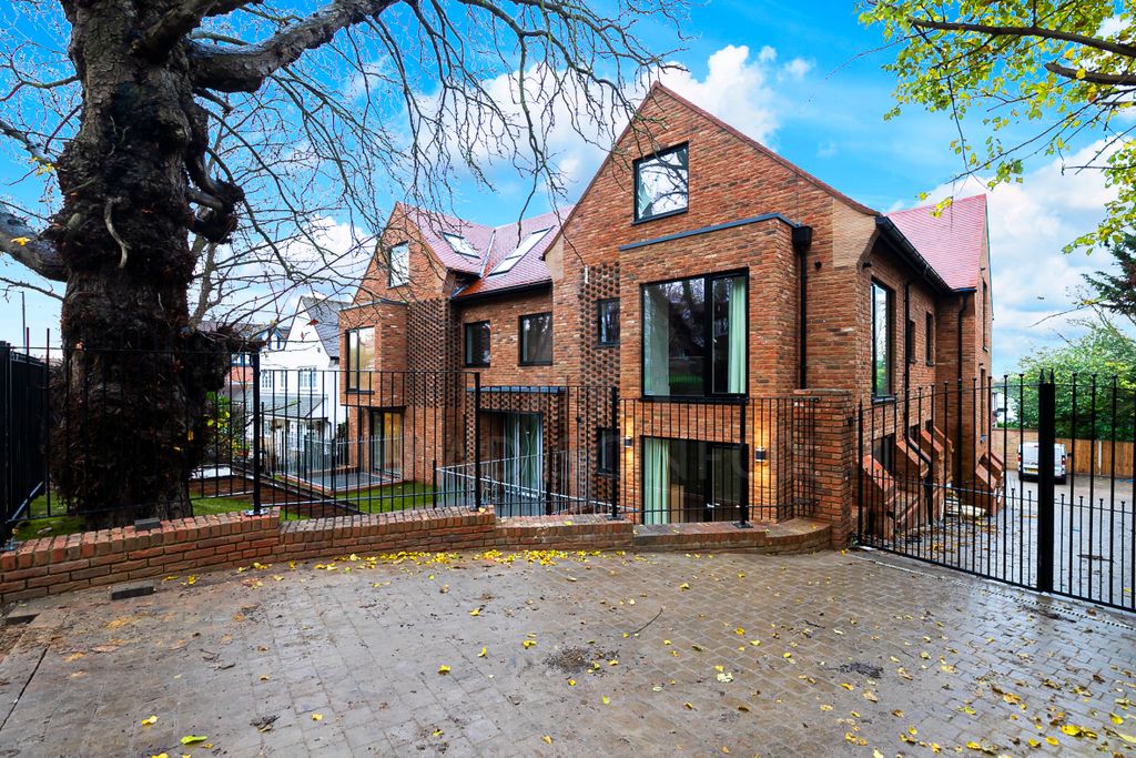 Property photo 1 of 12 Photo 16