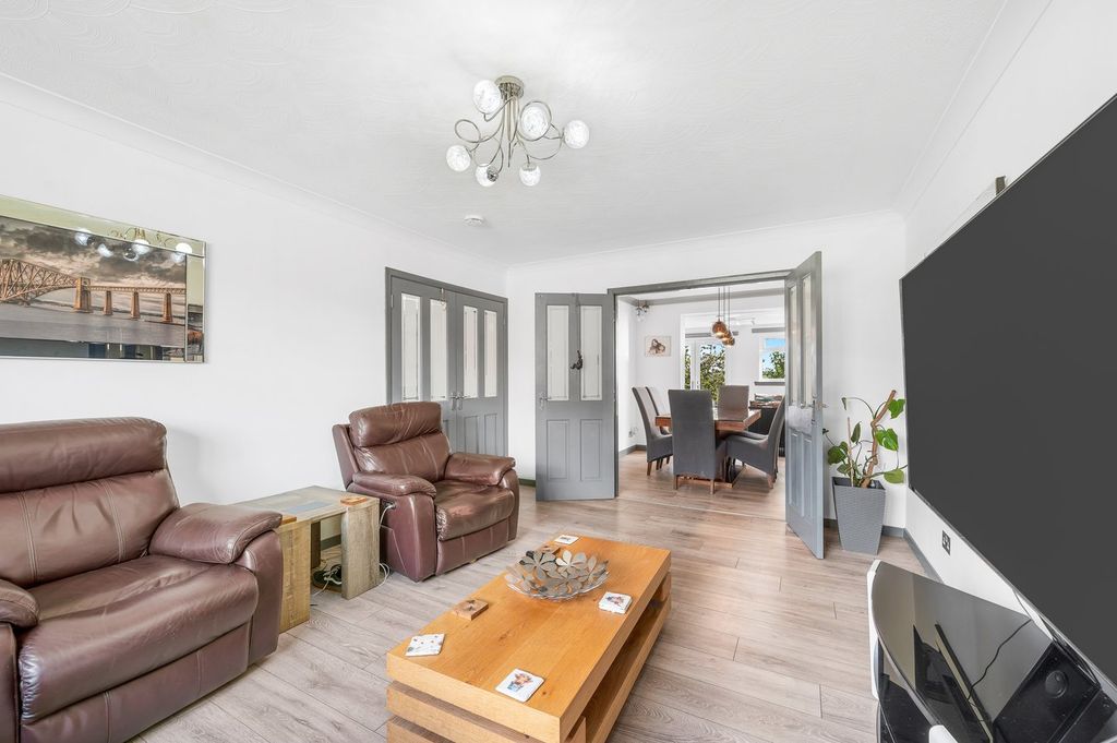 Property photo 3 of 39