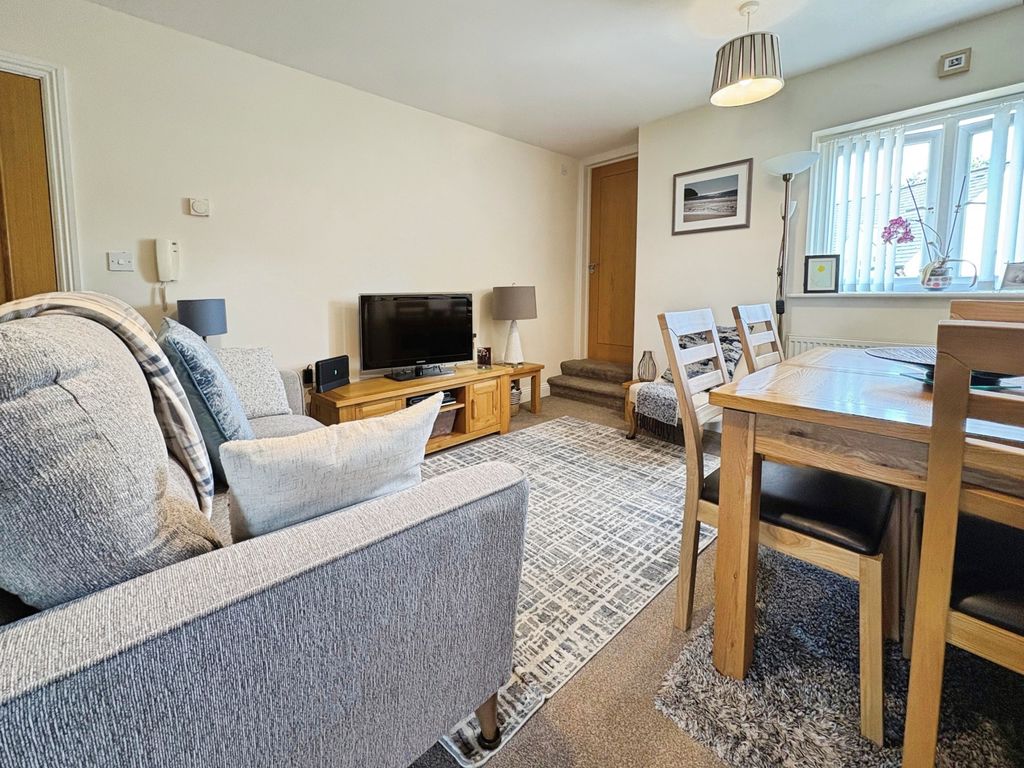 Property photo 3 of 16 d384B589-8