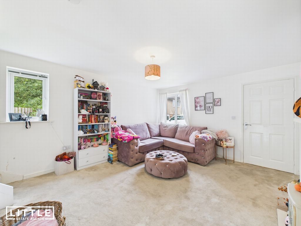Property photo 3 of 19 Photo 4