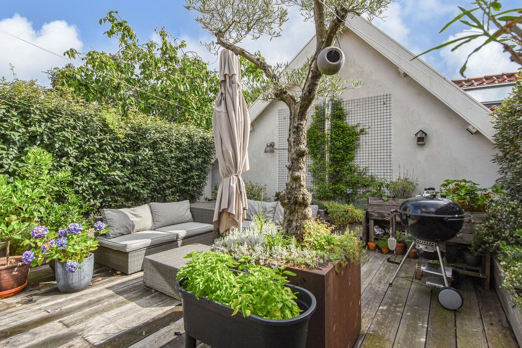 Property photo 3 of 77