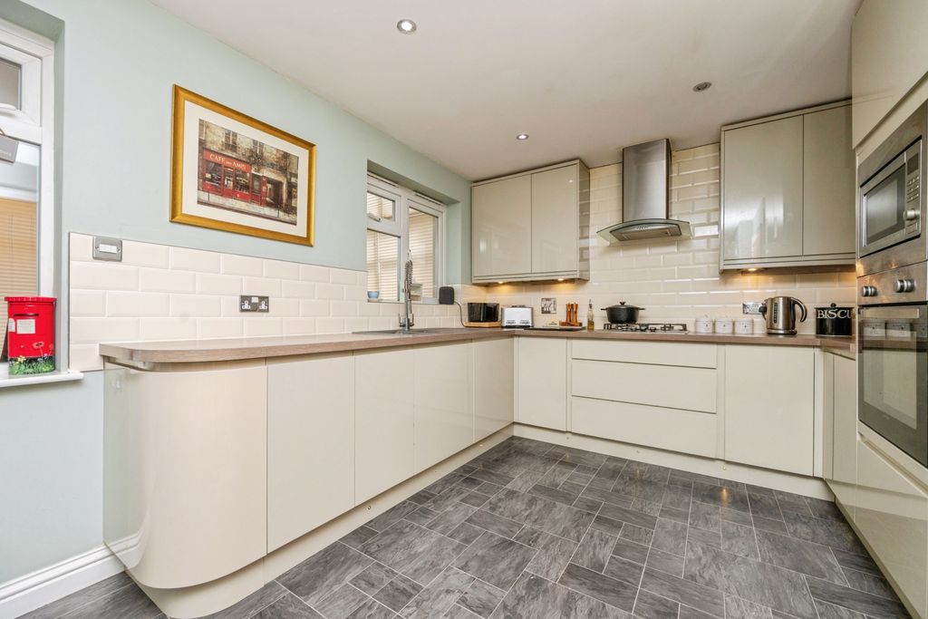 Property photo 2 of 15 Kitchen