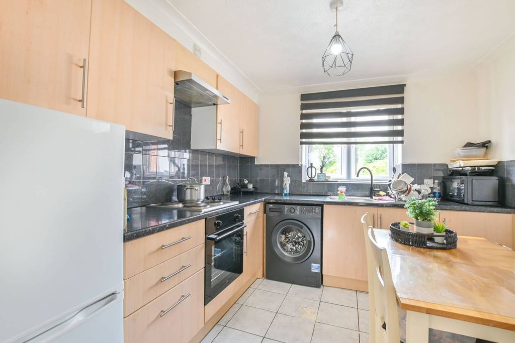Property photo 3 of 11