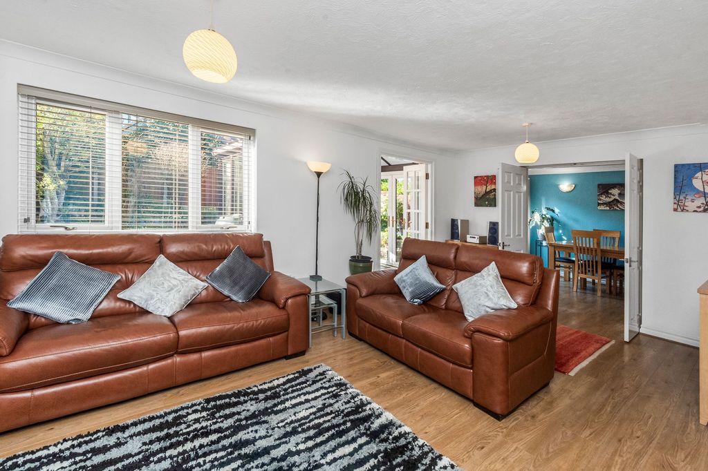 Property photo 2 of 32