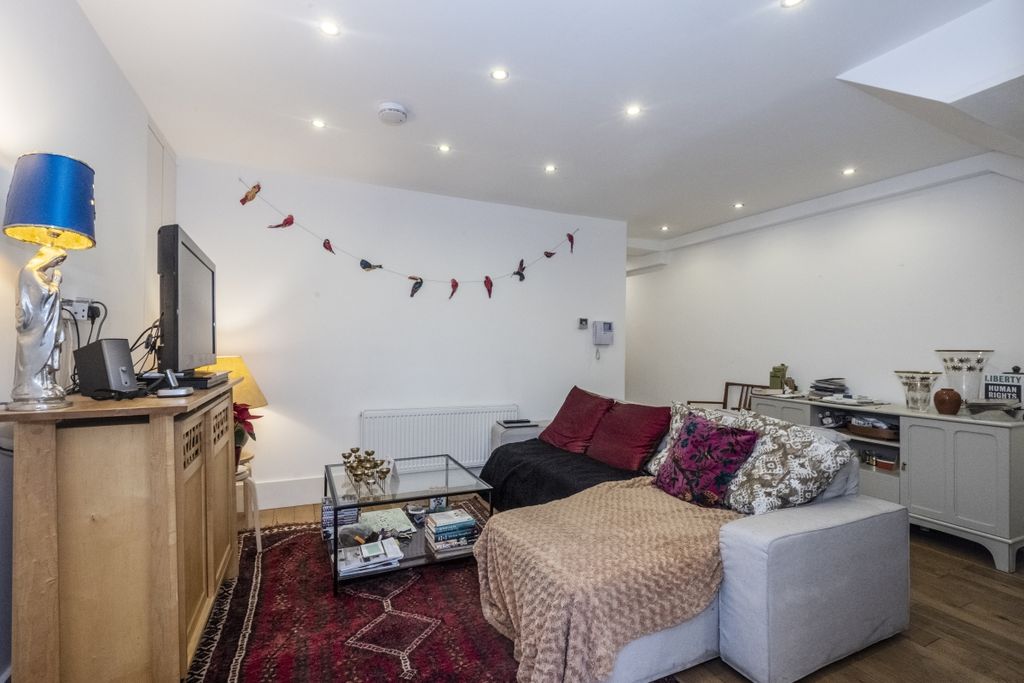 Property photo 2 of 17 Reception