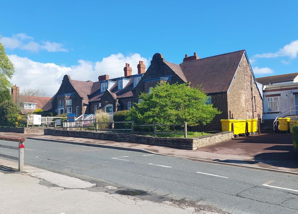 Property photo 1 of 10 Lydney Hospital