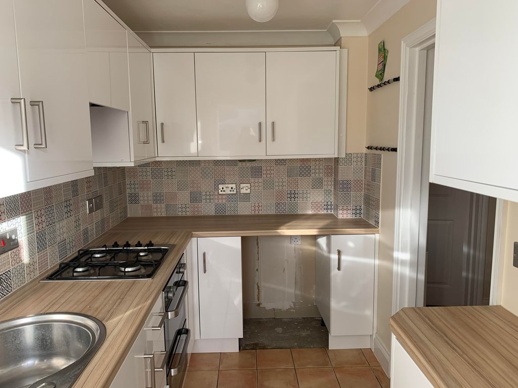 Property photo 3 of 13 Kitchen