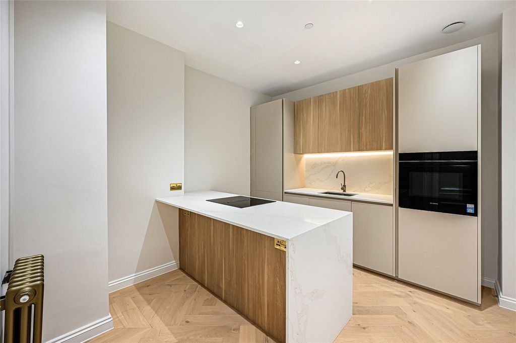 Property photo 3 of 9 Kitchen