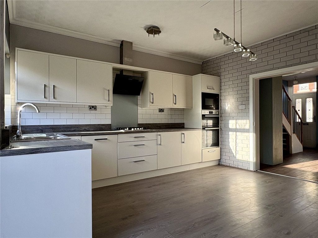 Property photo 3 of 13 Kitchen