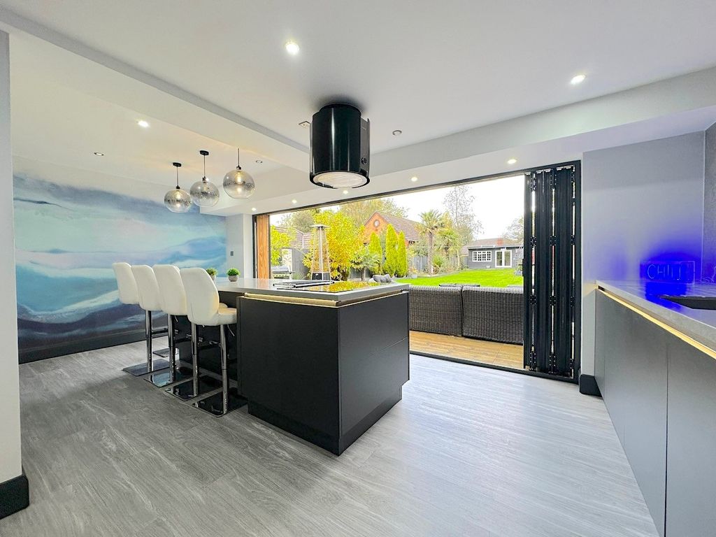 Property photo 2 of 37