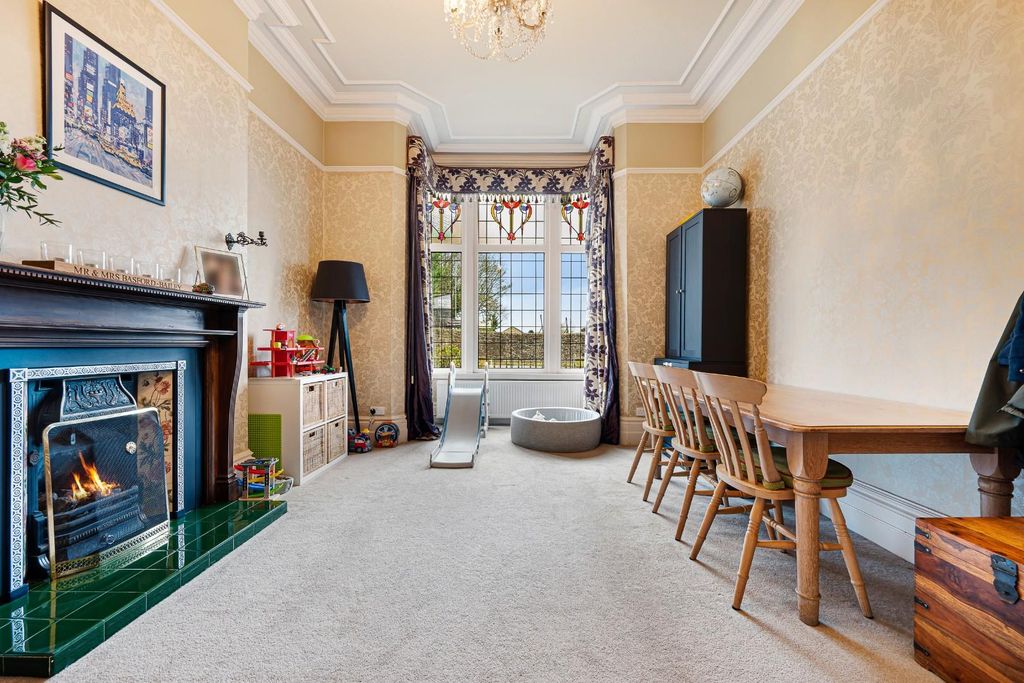 Property photo 3 of 63 142 Keighley Road Hdr-22.Jpg