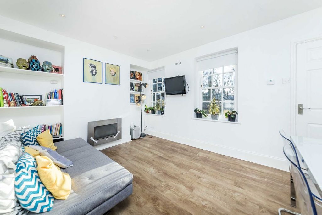 Property photo 1 of 8