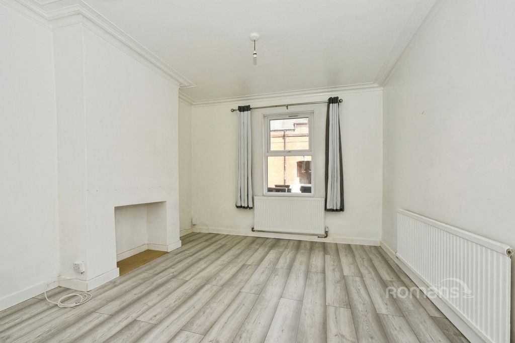 Property photo 3 of 14 Pbox-Img.Jpg