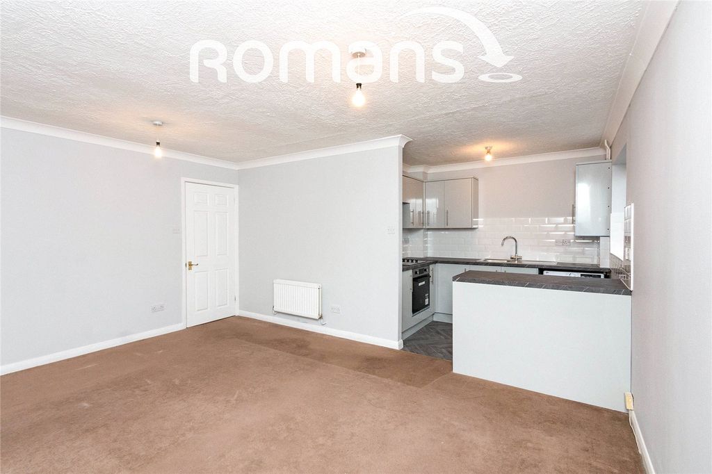 Property photo 2 of 8 Picture No. 12