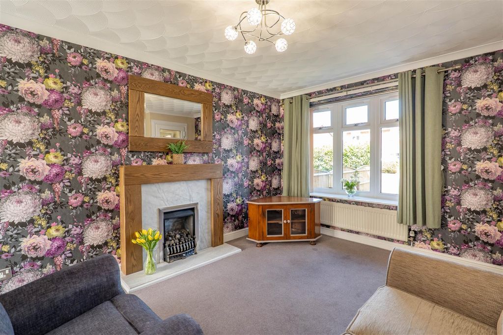 Property photo 2 of 20 Lounge