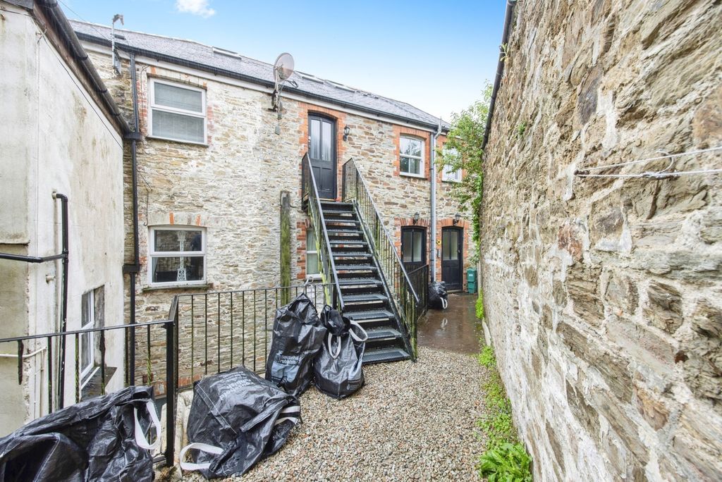 Property photo 2 of 10 Photo
