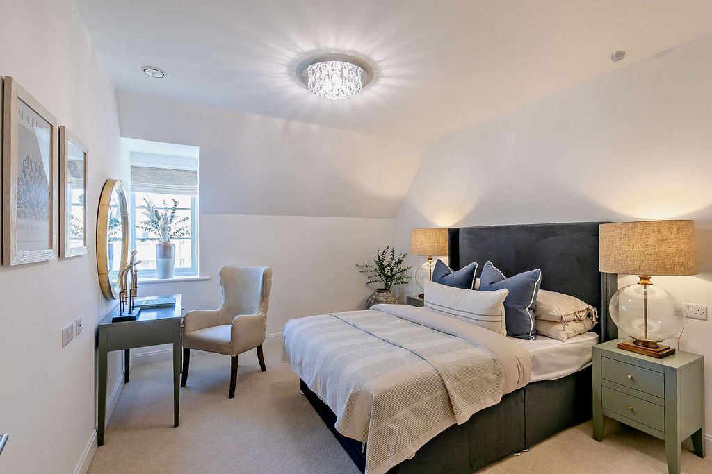 Property photo 2 of 15 Bedroom