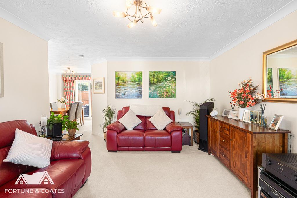 Property photo 3 of 23 Elwood_24.Jpg