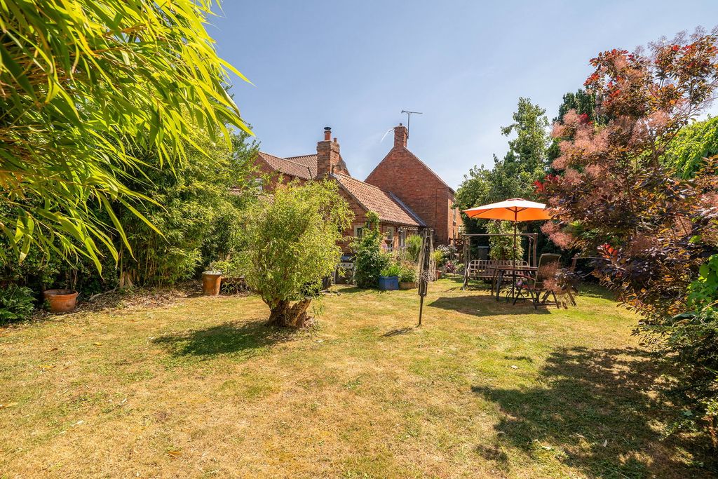 Property photo 2 of 19
