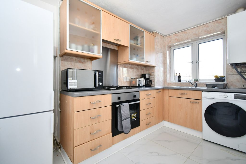 Property photo 3 of 8 4030874