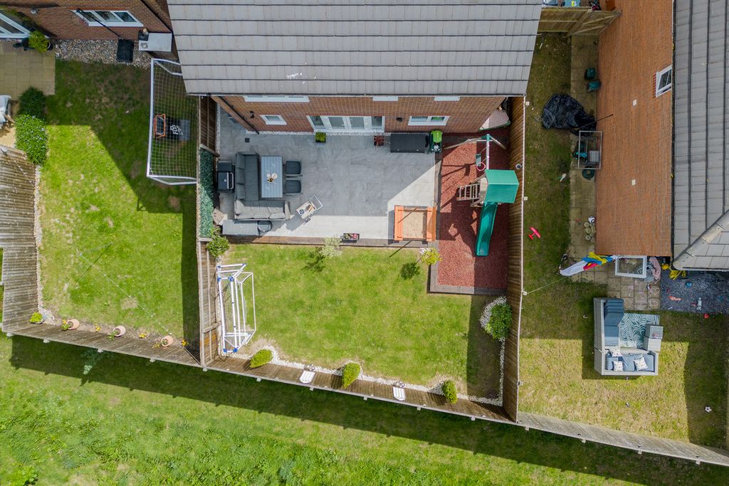 Property photo 2 of 24