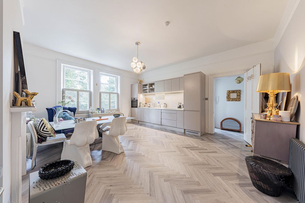 Property photo 2 of 19 Kitchen