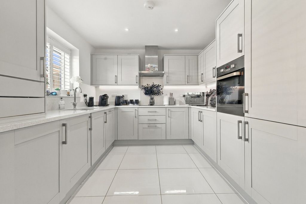 Property photo 2 of 26